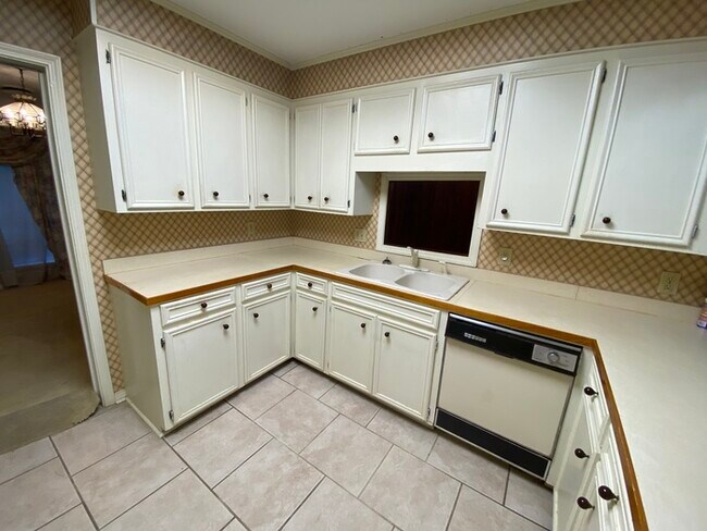 Building Photo - 5075 Riverwood Cir - NE Jackson