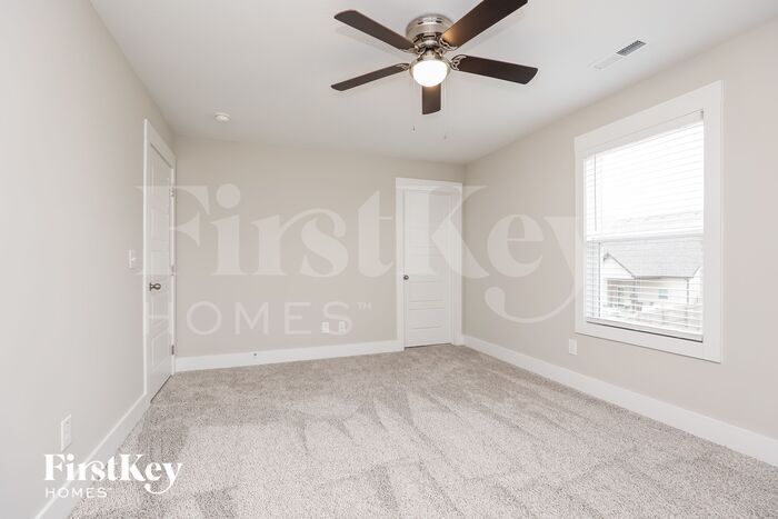 Building Photo - 1425 Kingbird Dr