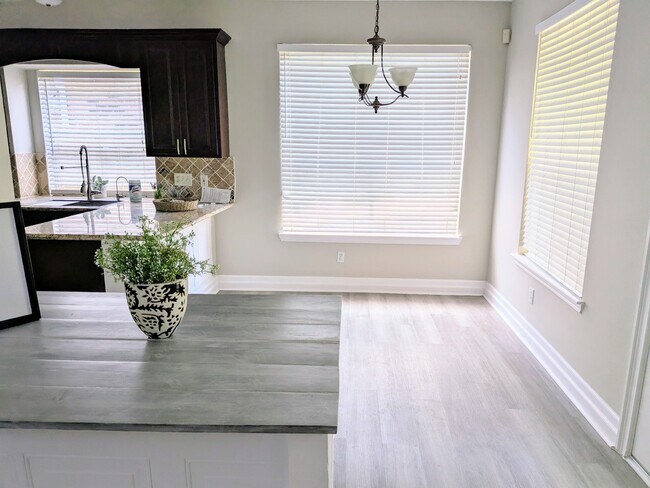 Building Photo - 10067 Lazy Meadows Dr