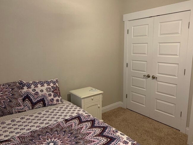 Building Photo - 161 Escanaba Ave