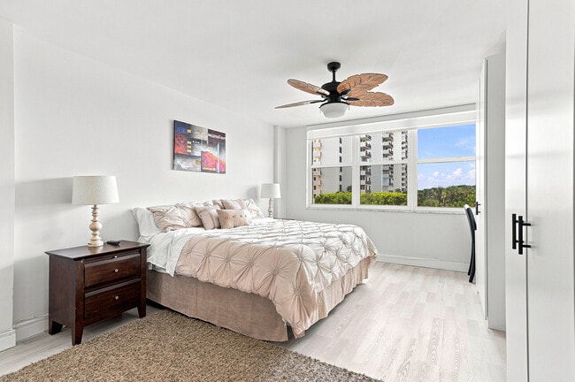 Building Photo - 2121 N Ocean Blvd