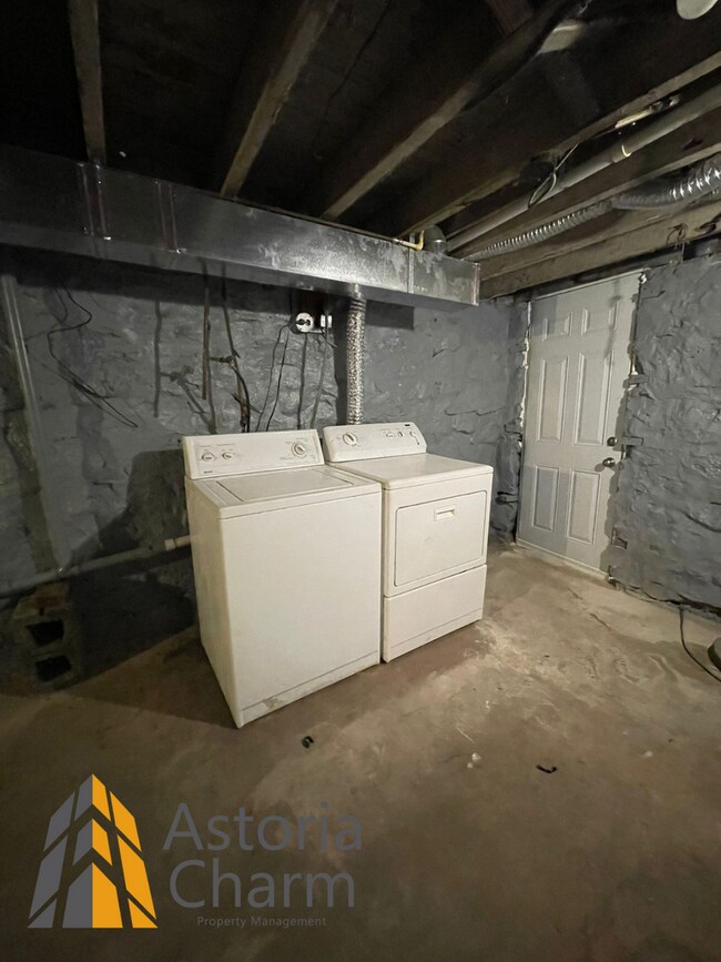 Building Photo - 2 Bedroom + Den with Finished Basement & Fenced Yard