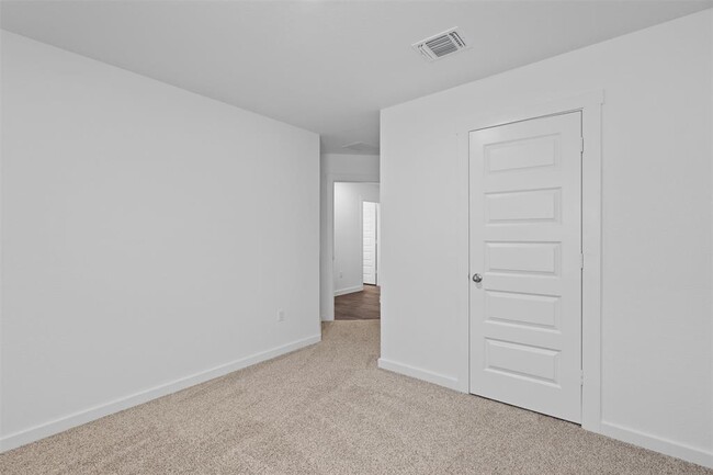 Building Photo - 211 James River Dr