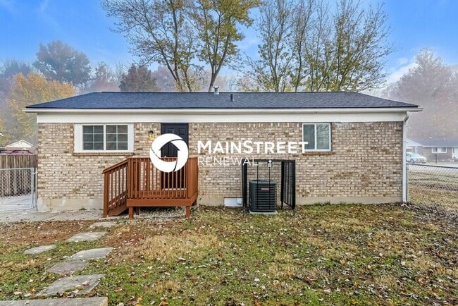 Building Photo - 3 Bedroom Pet-Friendly Home in Louisville, KY with Main Street Renewal