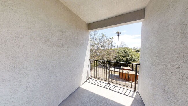 Building Photo - Newly built (2022)! 4BD/2BA, HUGE Yard!