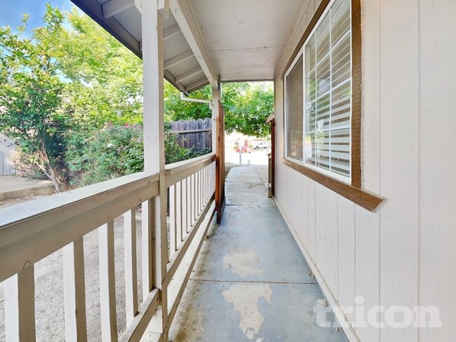 Building Photo - 1872 Little John Way