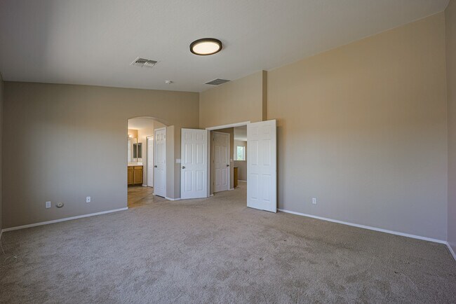 Building Photo - 5 bedroom Home1