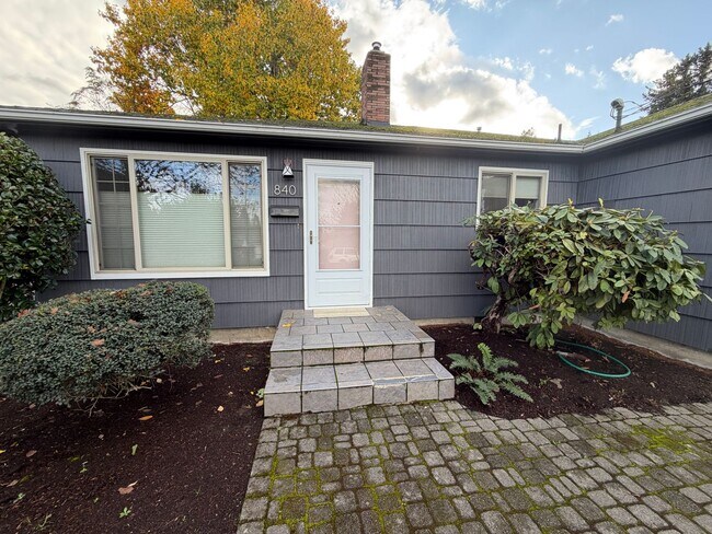 Building Photo - 3 Bedroom 1 Bath single story home, Move in Special: $750.00 off first month's rent if the move-i...