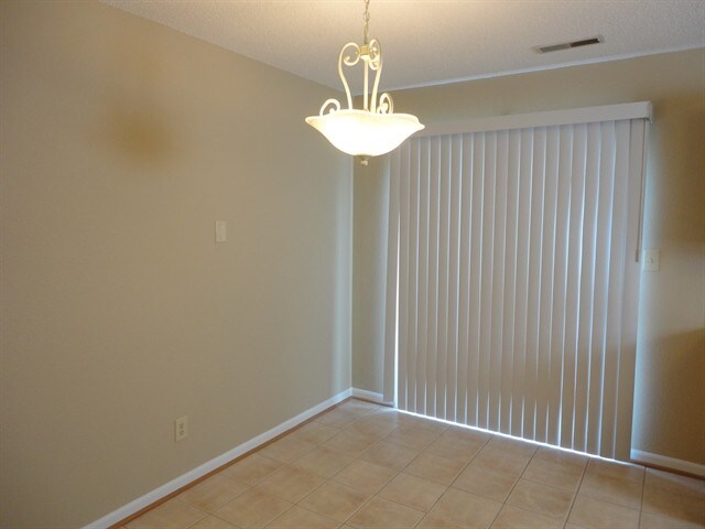 Building Photo - 743 Millbrook Dr