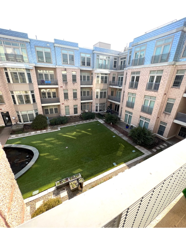 Balcony facing the courtyard - 1209 N Charles St