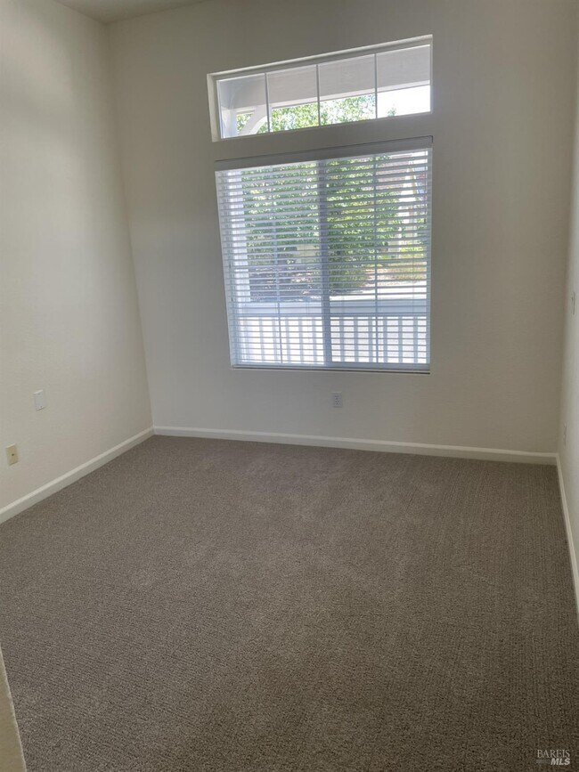 Building Photo - 201 Spur Ridge Ln