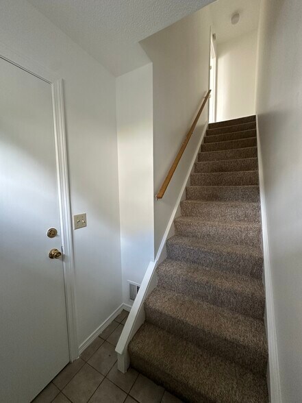 Entryway - 15 Crest St
