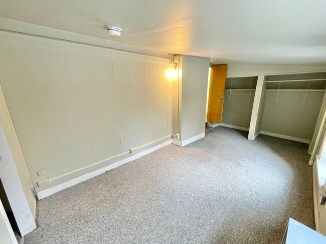 Building Photo - 20 Latham Ct