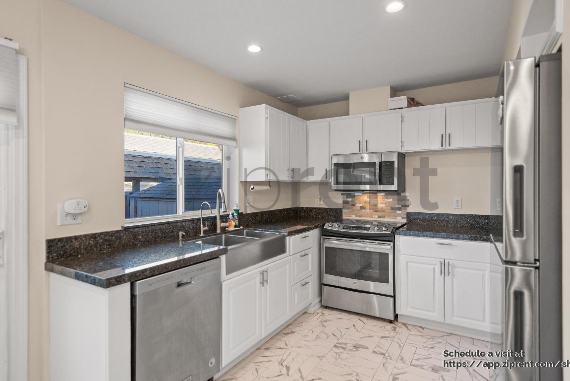 Building Photo - 4451 Fairlands Dr