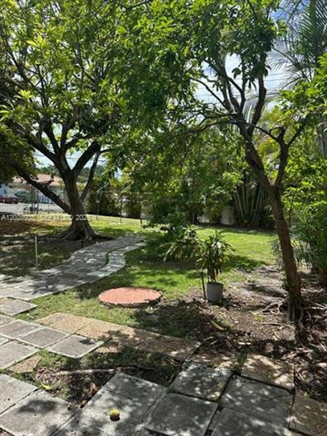 Building Photo - 3600 SW 26th St