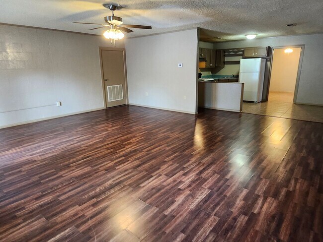 Building Photo - 1 bed apartment