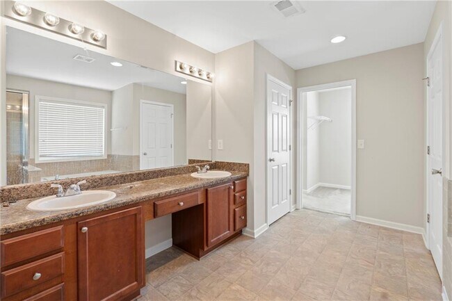 Building Photo - 4660 Lake Hill Trail
