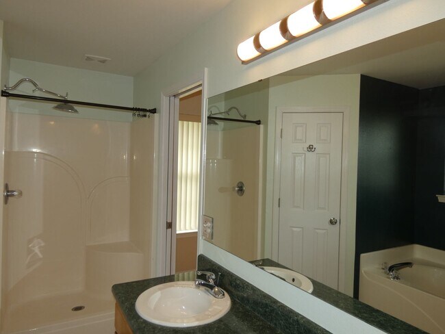 Building Photo - 3 Bedroom Home Near NAS Pensacola