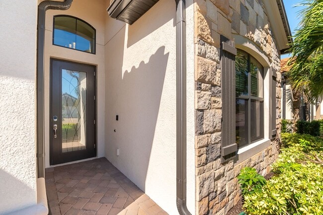 Building Photo - Stunning Country Club East Unfurnished Res...