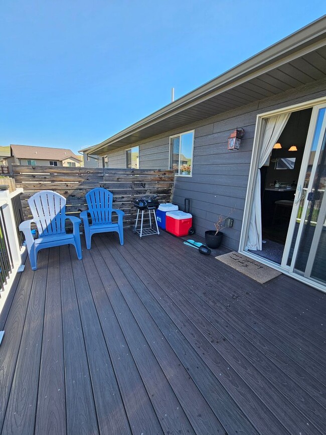 Building Photo - 3 BED | 3 BATH | SPLIT FOYER HOME | GARAGE
