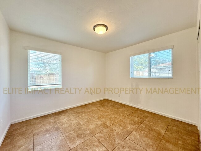 Building Photo - 5621 E Lester St