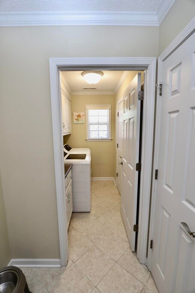 Building Photo - 3196 Daufaskie Rd