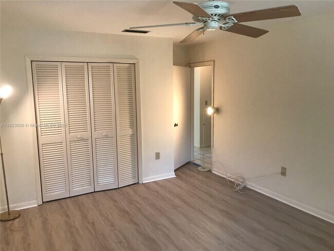 Building Photo - 1239 Mariposa Ave