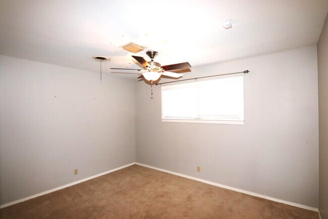 Building Photo - 3107 Moor Dr