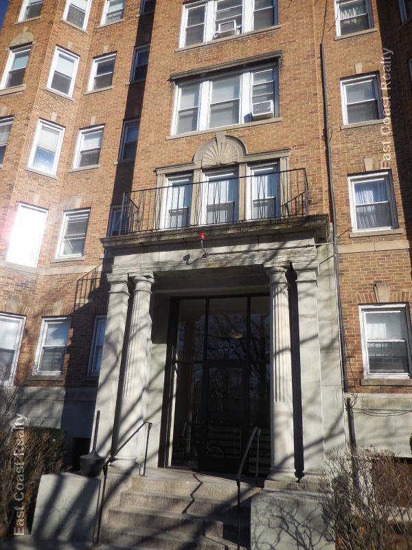 Building Photo - 231-235 Park Dr