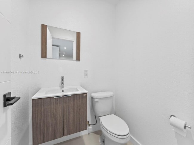 Building Photo - 19850 Franjo Rd