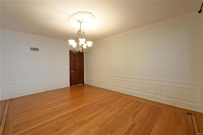 Building Photo - 7572-74 York