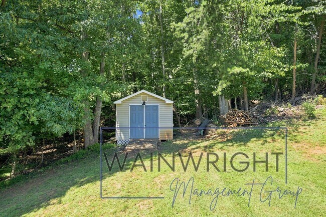 Building Photo - Lake Access Home Wirtz, VA