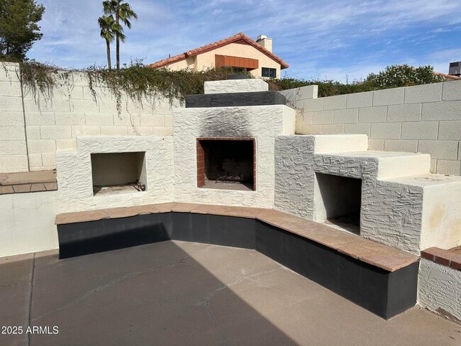 Building Photo - 7126 W Columbine Dr
