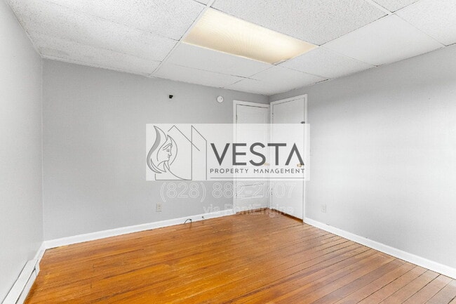 Building Photo - 71 Hillside St