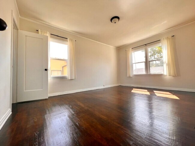 Building Photo - 5112 W 21st St