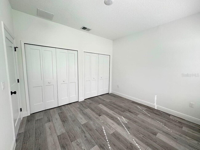 Building Photo - 10290 N Biscayne Dr