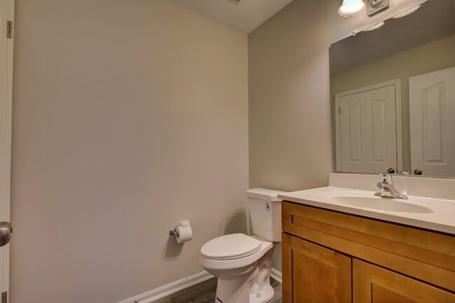 Building Photo - 1302 Foxmeadow Cir