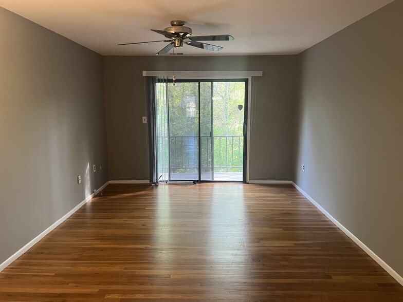 Building Photo - 908 Silver Ct