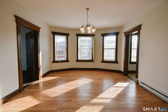 Building Photo - 247 Franklin Ave