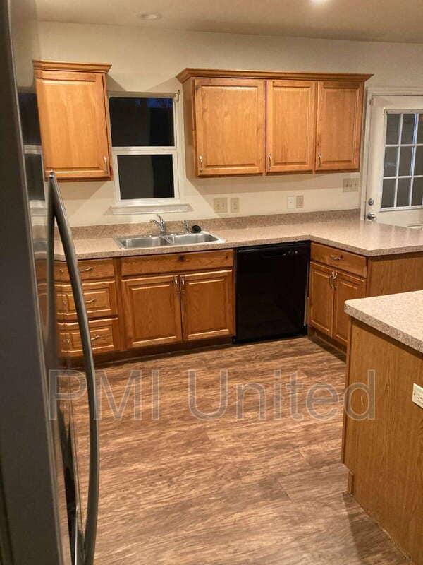 Building Photo - 417 N Bradshaw St