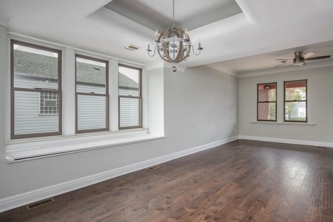 Building Photo - Adorable North Hampton House - Must See!