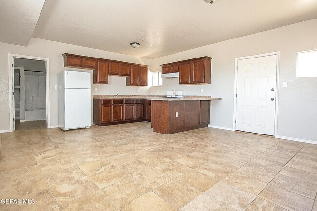 Building Photo - 2862 Grant Ave