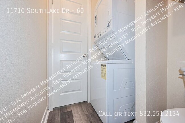 Building Photo - 11710 Southlake Dr