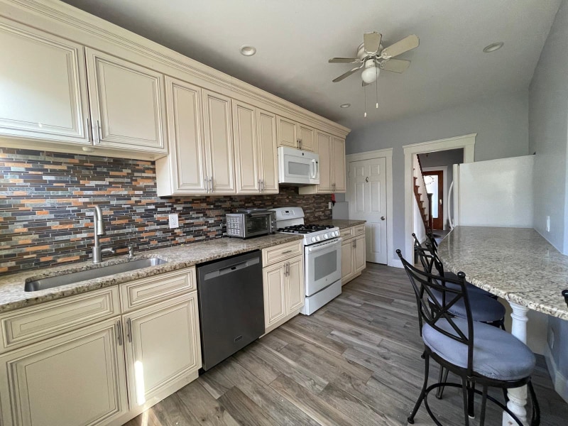 Building Photo - 18 Summit Rd