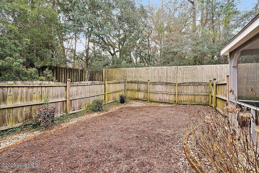 Building Photo - 3347 Jasper Pl