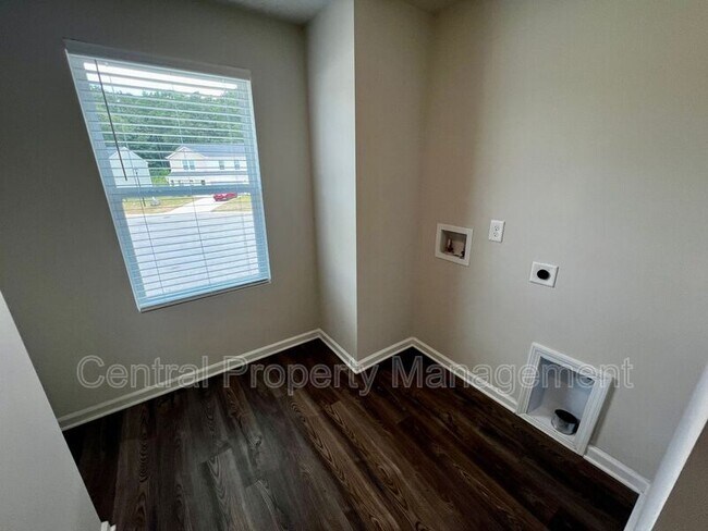 Building Photo - 124 Brooks Dr