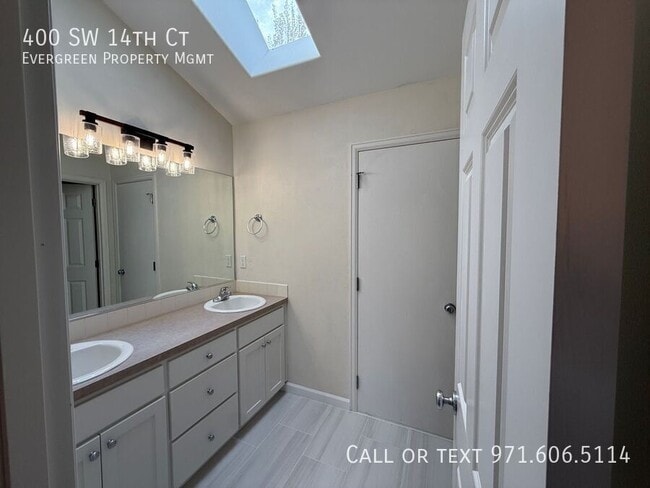 Building Photo - 400 SW 14th Ct