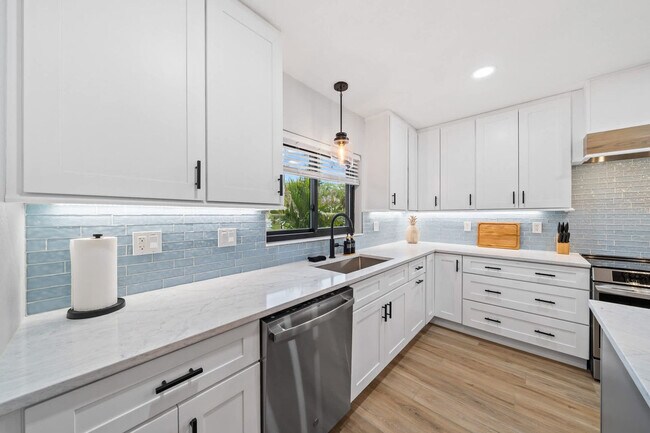 Building Photo - 115 Esther Dr