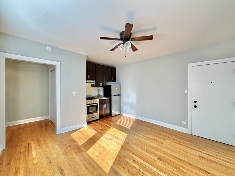 Building Photo - 627 W Patterson Ave