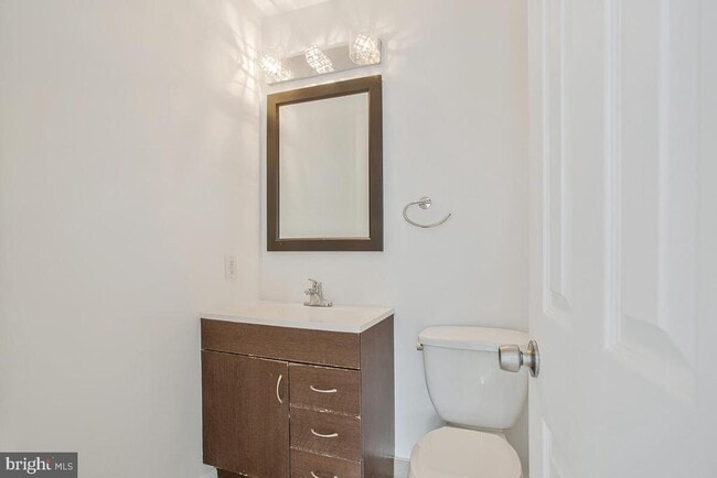 Building Photo - 205 Castleton Pl
